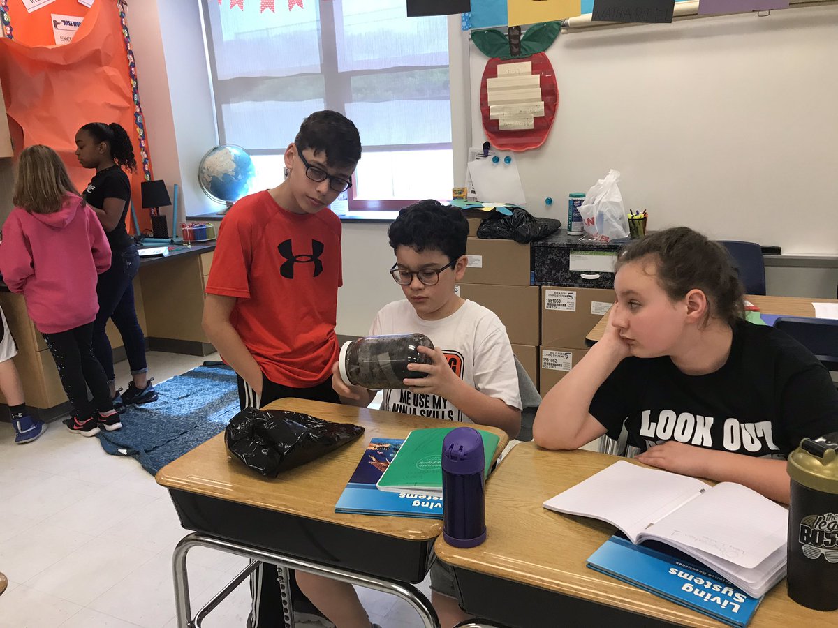 Mrs_DeFortuna's tweet photo. Examining our worm habitats during science class @Mrs_DeFortuna @Willow_Dale_ES @Centennial_SD https://t.co/wPvBAOpjJw