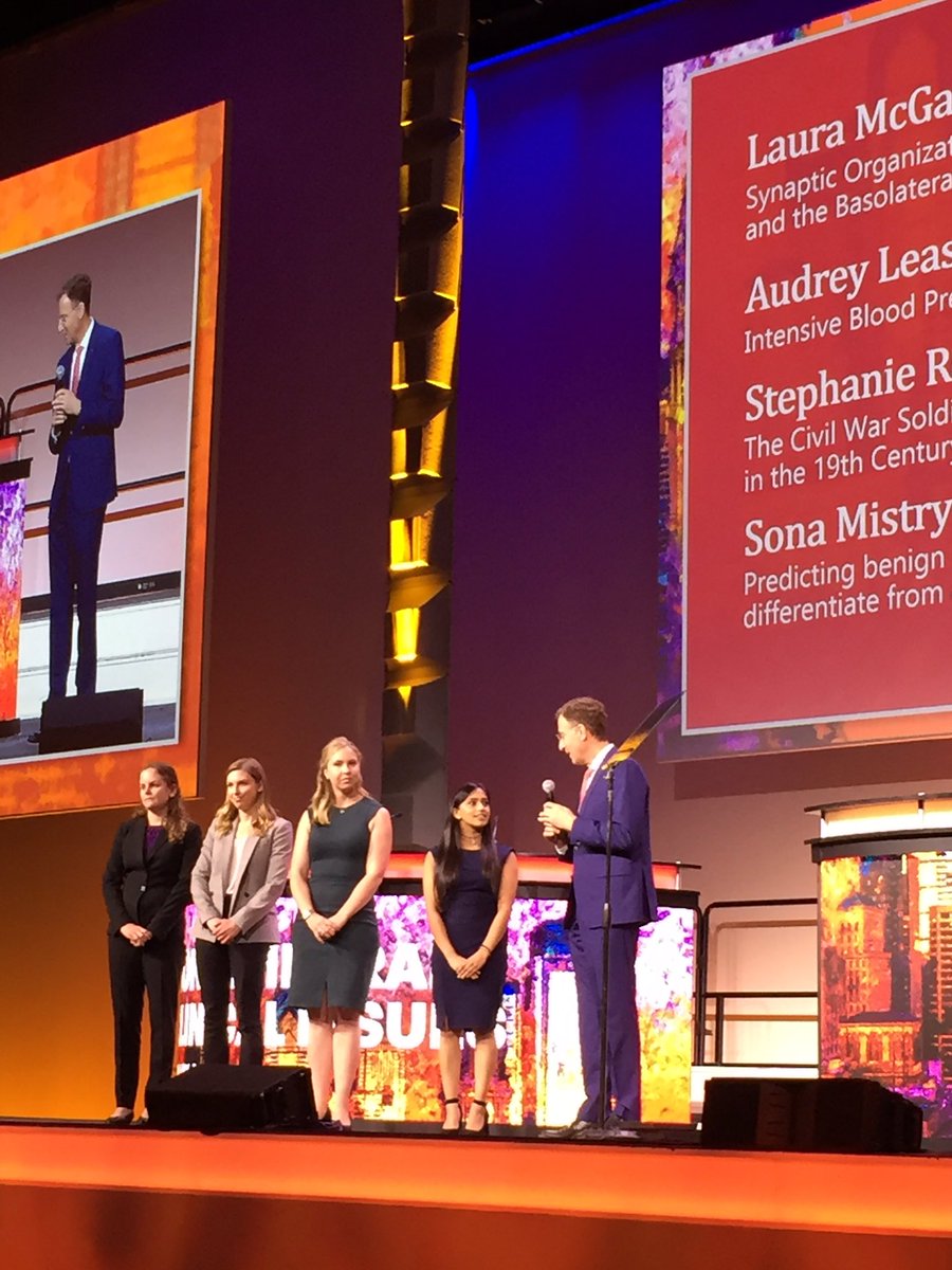 The #FutureOfNeurology is bright 👉 #AANAM #MedicalStudent Prize winners are at the @AANMember Plenary stage #WomenInNeurology #WomenInScience