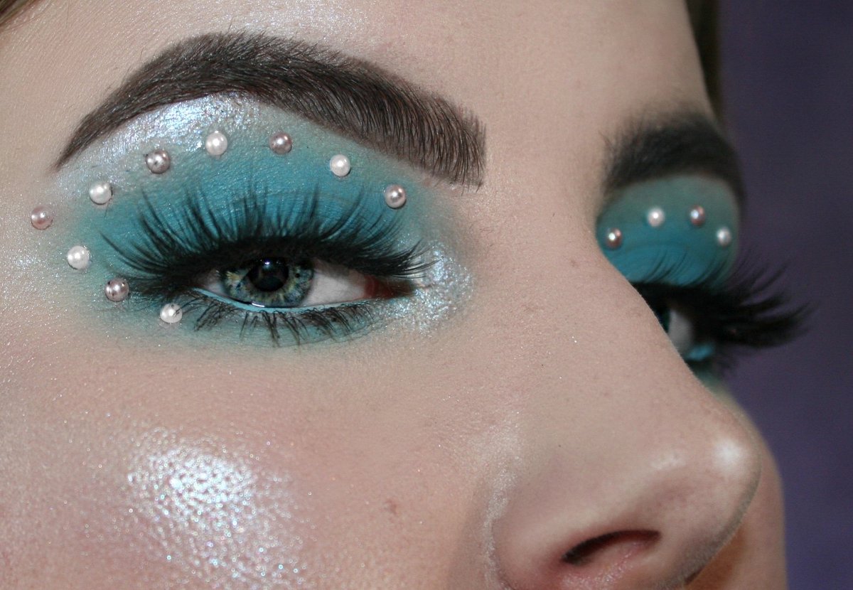 MuaTomke's tweet photo. PEARLS 🔮
Inspired by @krawallbambi 🥰
@bperfectcosmetics carneval palette
@ABHcosmetics @norvina dipbrow pomade and dipbrow gel in ebony, @nicoleguerriero highlighter palette 
@plouiseacademy in 2
@fentybeauty #profltr concealer 150
@kissproducts @kissproducts_de brassiere lash https://t.co/VgIcJSmA6e