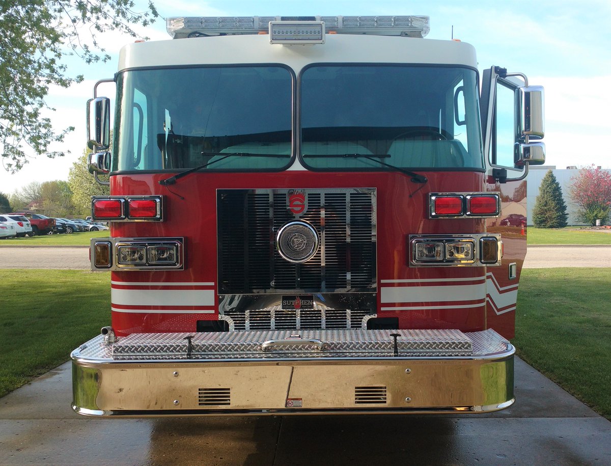 legacyfireapp's tweet photo. Sutphen SL 75 Quint DEMO is here! It will be traveling Illinois through May 17th! We would love to stop by your department! Call is at 630-9686 today!
#sutphen #firetrucks #quint #SL75 https://t.co/wnZgSoqFfE
