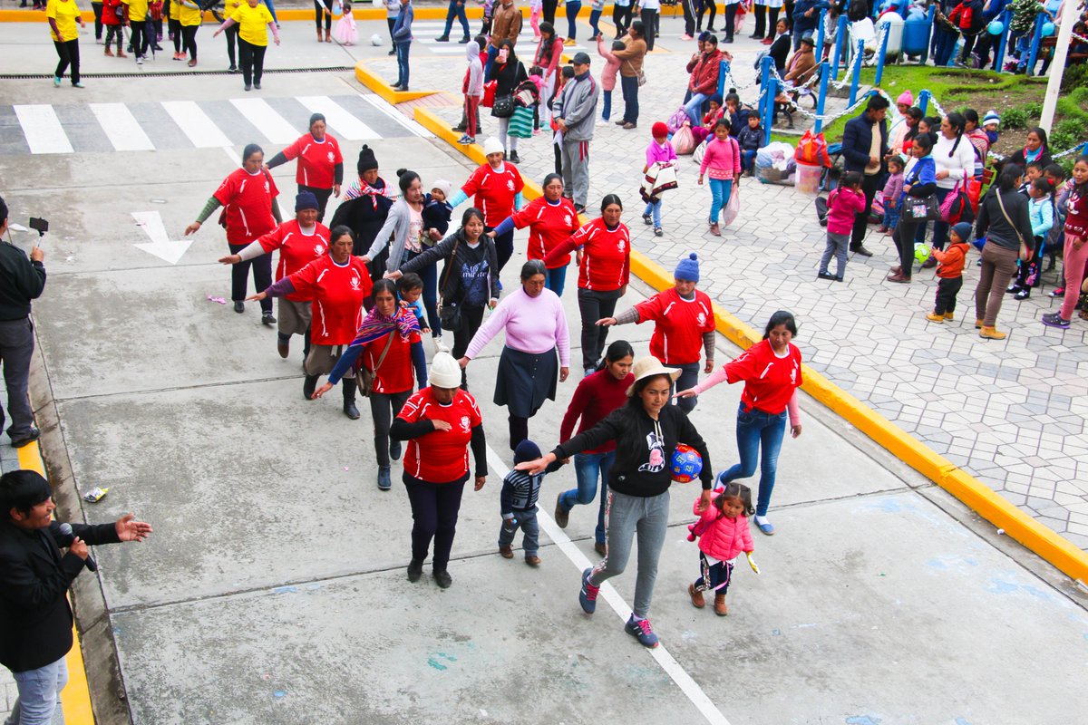 munipaucartamb1's tweet photo. ⚽️ #FutbolDamas
✅MADRES PAUCARTAMBINAS PARTICIPAN DE PRIMER CAMPEONATO DE FÚTBOL Y VOLEY
#OportunidadParaTodos
#LuisPomachaguaALCALDE
#MuniPAUCARTAMBO2019_2022
https://t.co/hoHBrNoKnB https://t.co/on5gK0wGs8