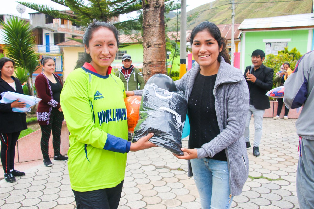 munipaucartamb1's tweet photo. ⚽️ #FutbolDamas
✅MADRES PAUCARTAMBINAS PARTICIPAN DE PRIMER CAMPEONATO DE FÚTBOL Y VOLEY
#OportunidadParaTodos
#LuisPomachaguaALCALDE
#MuniPAUCARTAMBO2019_2022
https://t.co/hoHBrNoKnB https://t.co/on5gK0wGs8