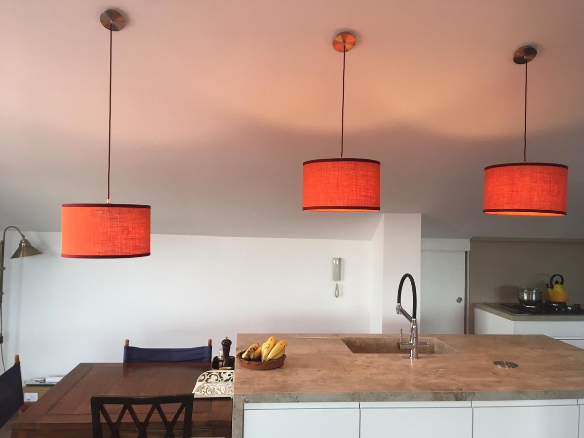 MAS PROYECTOS A MEDIDA!!! 🥰🥰🥰vidaviluminacion.es #lamparas #pantallasamedida #pantallasparalamparas #lamparasdediseño #lamps #design #designlamp #innovation #diseño #personalizacion #customlighting #lighting #telas #papelpintado #pantallaparalampara #contract