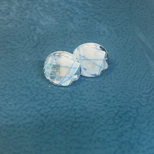 WindborneStudio's tweet image. Oh these blue hues!!! 💙
.
.
.
I may need to bring these back!
.
#windbornestudios #bluehues #glassknobs #handmadeknobs #decorativehardware #cabinethardware #cabinetknobs #drawerknobs #madeingrandrapids #grmi #interiordesigndetails #customhardware #de… bit.ly/2ZWO3iZ