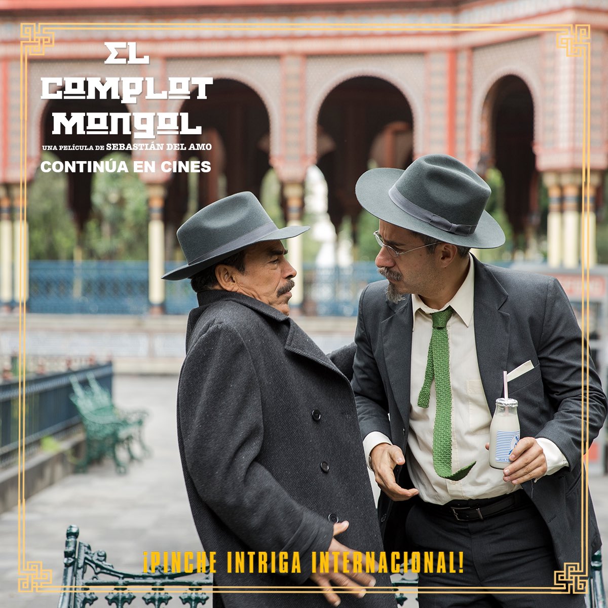 CinepolisDist's tweet photo. ¿Aún no sabes de qué trata esta #PincheIntrigaInternacional? 
#ElComplotMongol continúa en cines.🕵️‍♂️
🎬 Checa la cartelera: https://t.co/lSFpnmMRRt…
#Tráiler: https://t.co/8w972zivEx
@ComplotMongolMx https://t.co/KnMeBACTb9