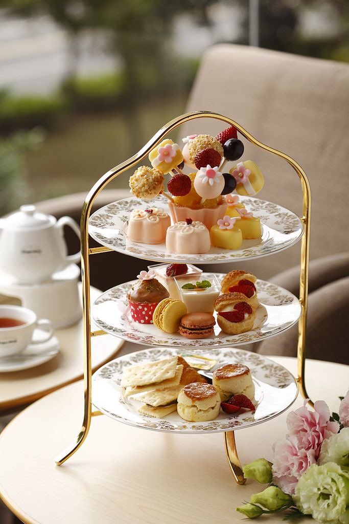 LEventsPage's tweet photo. A delight afternoon tea on a bank holiday Monday! How did you spend yours? 🍰💖☕️
.
.
.#socialcelebrations #partyplanner #afternoontea #bankholiday #sweet #levents #events https://t.co/WzltubqxaC