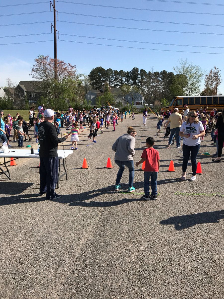 BRP_Hawks's tweet photo. BRP puts their "heart" into caring about others! #InspireCPS #JumpRopeForHeart #CannotBEATit! https://t.co/hk0LNVEwrT