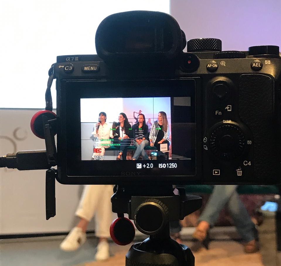LasMommy's tweet photo. El sábado pasado #lasmommybloggers estuvimos en el @mothersdaymx Nuestro tema fue la maternidad digital, gracias @LaGraceNavarro @mommychic1 @anagaby4 @sermujermamamas por sus palabras!! https://t.co/gQ0CQFNM2O