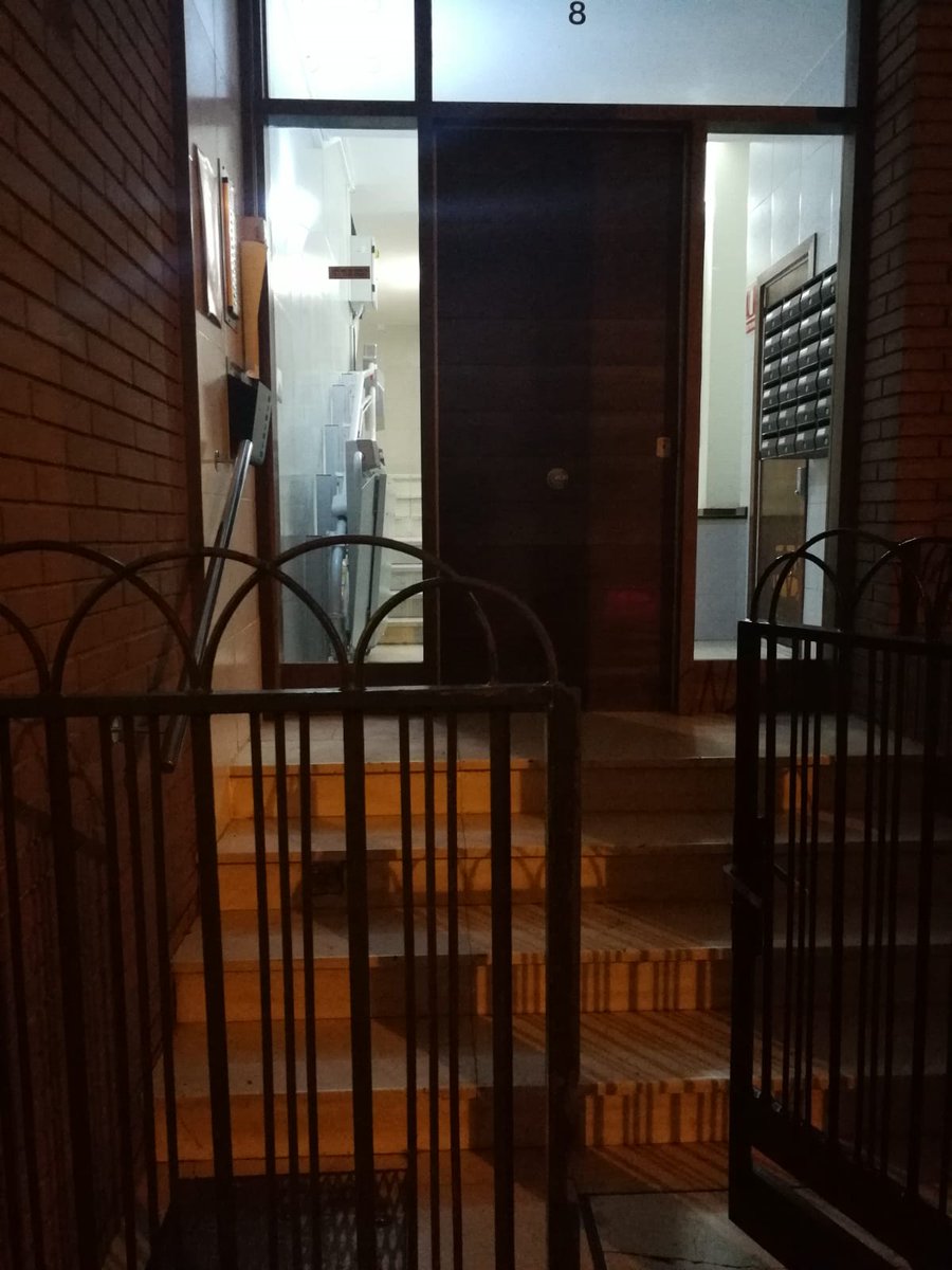 sem_2_'s tweet photo. Porterías accesibles por dentro (con silla para subir las escaleras), pero con escaleras previas 🤨 #sharediversitas #diversidaduoc https://t.co/L2o7NCEJ31