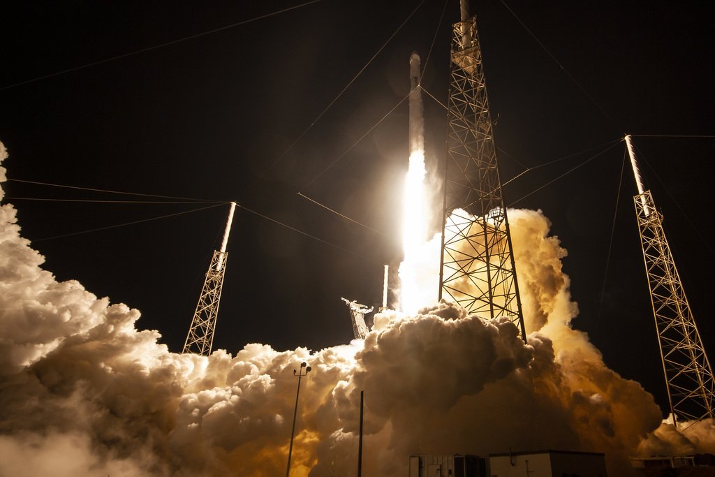 VCT_Tweets's tweet photo. Liftoff of SpaceX's CRS-17 Dragon Cargo Craft via NASA https://t.co/tHzPI2GEKo https://t.co/afIFqbQiFH