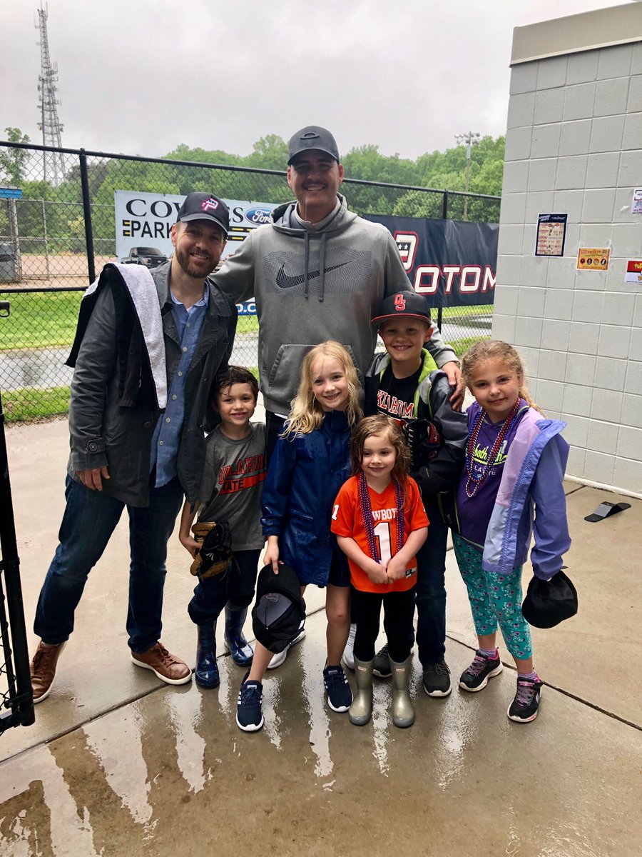 TheeRoach's tweet photo. Despite the rain, it was super cool meeting @Blake_Bfield2 yesterday. Kind and gracious with all the kids and I’m excited to continue watching his career develop! #gopokes @OSUBaseball @WSDashBaseball https://t.co/y08kDA9Szy