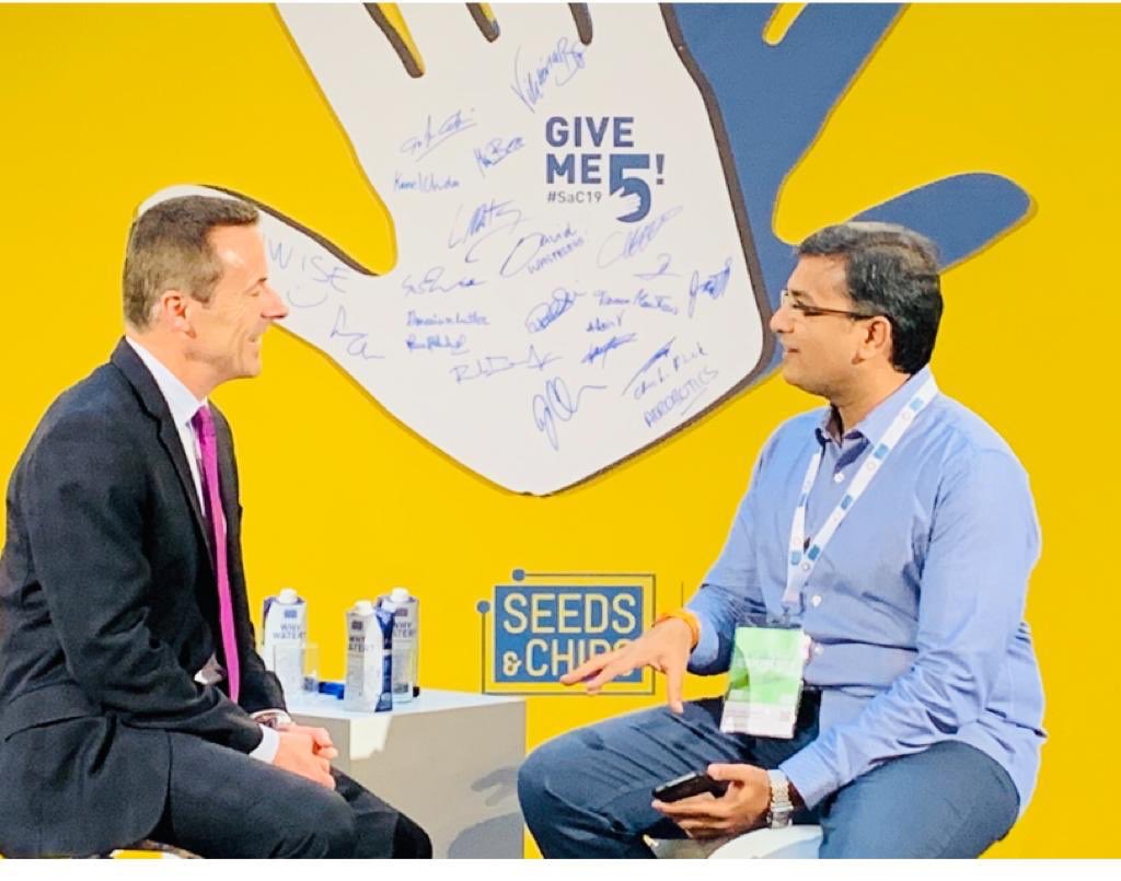 agricx's tweet photo. #GiveMe5 Liam Condon,Member of the Board of Management of @Bayer  and President of the @Bayer4Crops meet Ritesh Dhoot of @agricx 
#SaC19 #SeedsAndChips https://t.co/fDAzJDHOOu