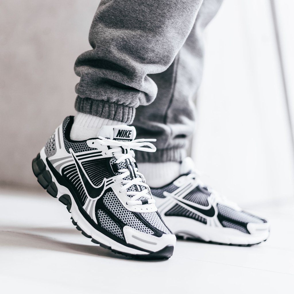 STORE on Twitter: ""Nike Zoom Vomero SE SP" •Dark Grey• | 14th May @afewstore | Shop #nikezoomvomero #nikevomero #sneakers https://t.co/Ip8lMy7qiV" / Twitter
