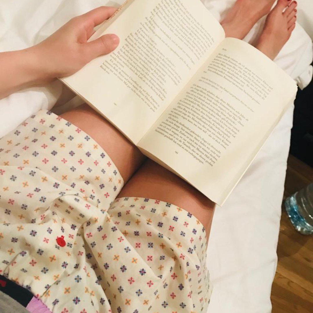 Unabux's tweet photo. Wearing nice boxershorts is like reading a good book...😂😜
.
Shop now!
https://t.co/wqVPtOoEu0
.
@unabux @unabux_spain #book #boxershorts #unabux #underwear #reading #qualitytime #relax #girl #sweet #nice #cute #awesome #colour #crazy #instagram https://t.co/I9hE02nysY