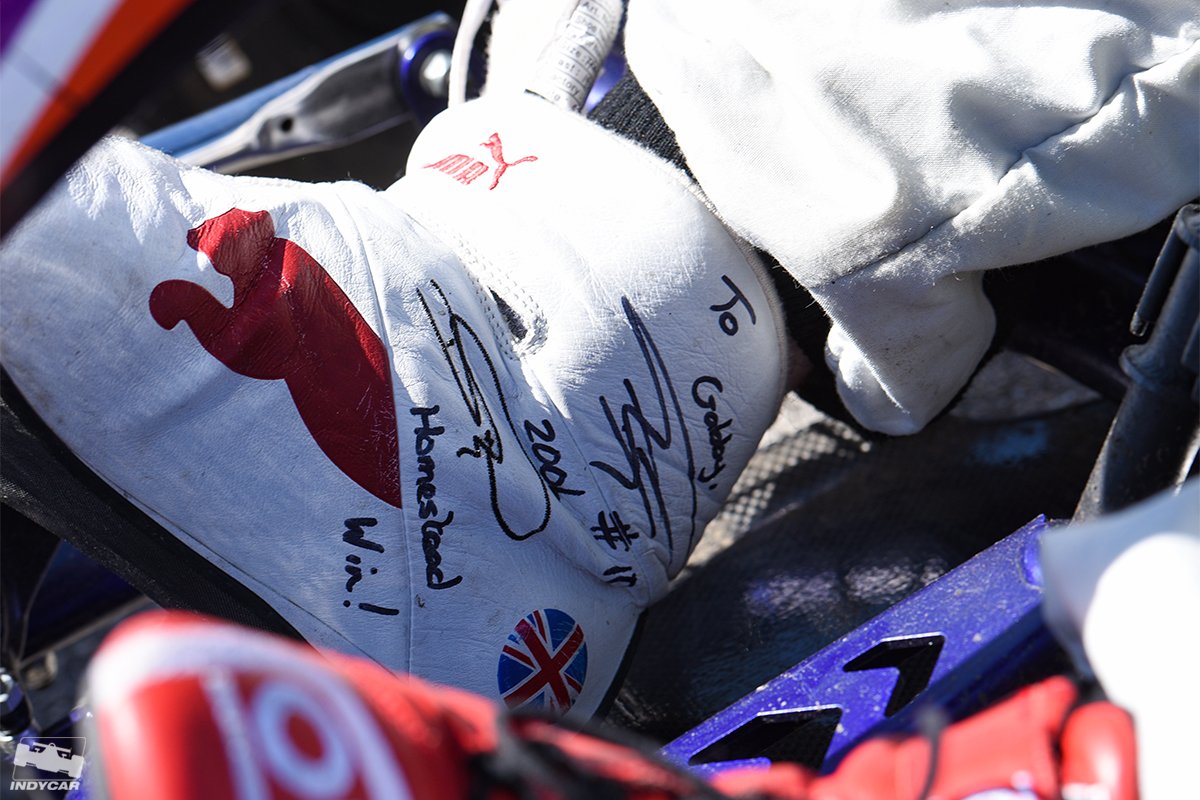 IndyCar's tweet photo. All the feels.
During the #DWProAm this weekend, @GabbyChaves wore a pretty special shoe. Dan Wheldon gave Gabby the race-worn boot after winning for @CGRindycar at Homestead in 2006 π #LionheartForever https://t.co/QgUE8lQwUQ
