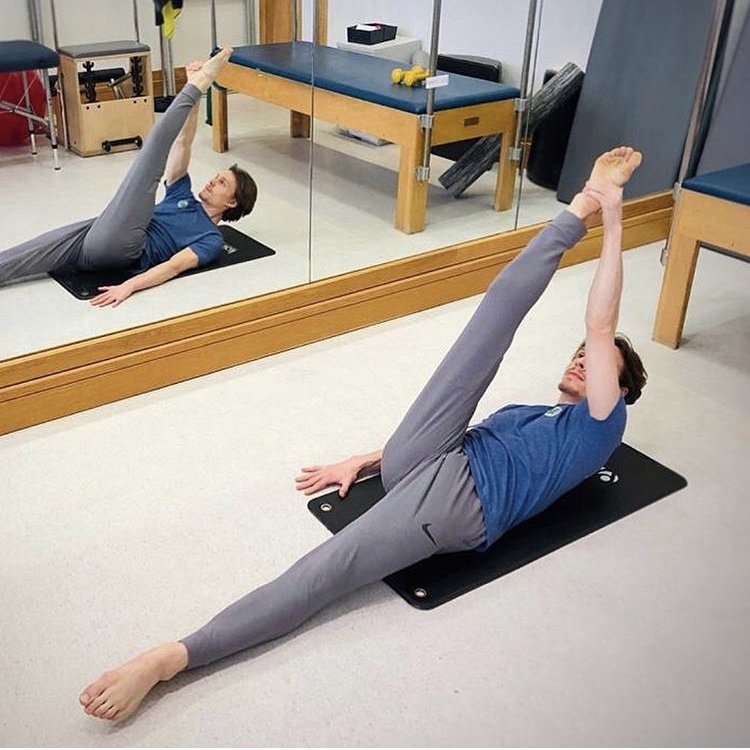 TheBalletTwins's tweet photo. ONE-TO-ONE FITNESS TRAINING WITH BALLETFRIENDS 😃
https://t.co/0RFy0aaNTp

With over fifteen years of experience in peak athleticism, we now offer one-to-one fitness training for private clients - training you within your own home. #BalletFriends #Fitness https://t.co/aAwmJOcEeS
