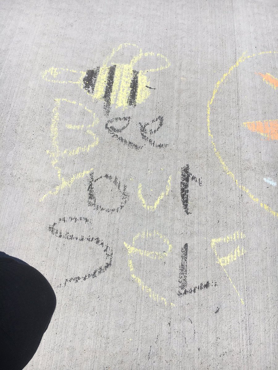Martin77Heather's tweet photo. Grade 3’s @Thompson_Creek are Chalking about mental health #gedsb #MentalHealthAwareness #Letschalk https://t.co/uwJeIZ2Zhb