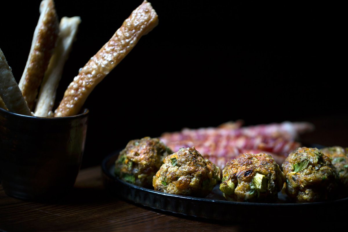 Fancy a bit on the side? Pick from classics with some great twists like smokey #pigsinblankets, fennel pollen pork crackling or cauliflower cheese (available dairy free!) 🍴 #foodie #notjustforsundaysanymore #irresistibleroast #foodinbrighton  brightonroast.co.uk/?utm_source=Tw…