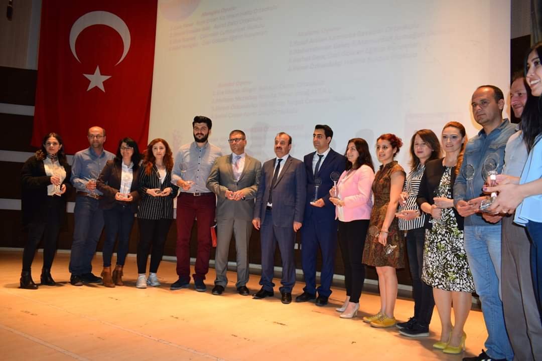 BuyukcekmeceMem's tweet photo. HAZIRSAN YAP HAMLENİ
Hazırsan yap hamleni sloganıyla gerçekleştirdiğimiz zeka oyunları ödül töreni gerçekleştirildi katkı sunan tüm meslektaşlarımıza ve katılımı sağlayan tüm öğrencilere teşekkürler ediyorum.
Hasan Uygun
İlçe Milli Eğitim Müdürü
@hasan_uygun91 
@memleventyazici https://t.co/7KSPY7dqPO