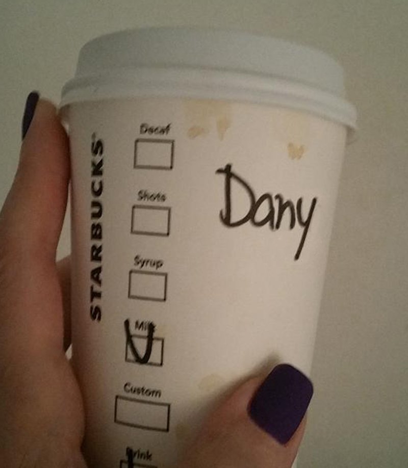 DayaShadowfax's tweet photo. Sorry, the whole thing is my fault, I forgot to remove Emilia's cup from the set.
#GameofThrones #IamFired https://t.co/XhomB7H4jt