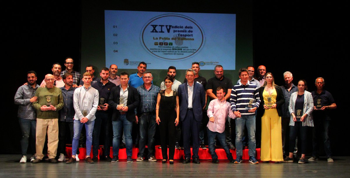 🏆 Gala de l'Esport 🏆
Un any més donem reconeixement als grans esportistes del nostre municipi en la XIV edició dels premis de l'esport de la Pobla de Vallbona i les associacions que fomenten l'esport dia a dia. Enhorabona als guardonats i vos esperem en la XV edició!