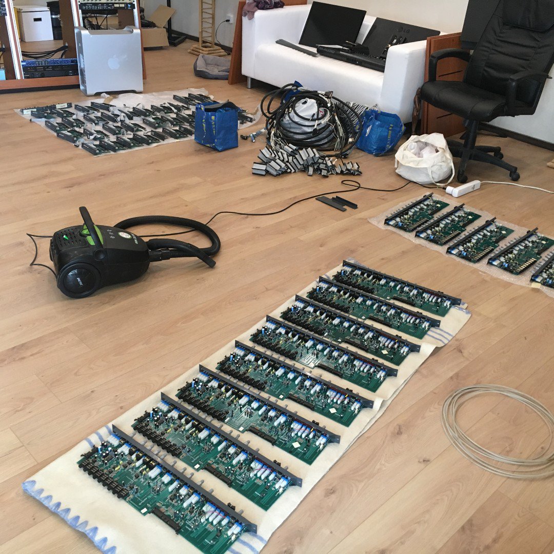 77SoundStudio's tweet photo. So sieht ein Mischpult in Einzelteilen aus... 
uffa....

#mischpult
#DundR
#marilon
#musikaufnehmen
#tonstudioschweiz https://t.co/TbMbRbDNkS