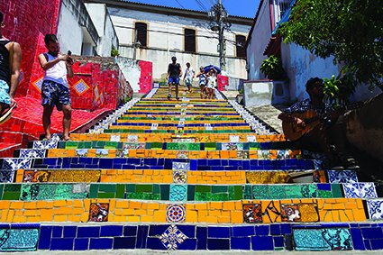 cartoville's tweet photo. Les célèbres escaliers Selarón sont l’un des sites les plus visités de Rio de Janeiro ! Une œuvre aux couleurs du drapeau brésilien, réalisée par l'artiste chilien Jorge Selarón de 1990 à 2013.
📸 Iren Key/Shutterstock
#cartoville #jorgeselaron #RiodeJaneiro #escadariaselaron https://t.co/omA2ubr6I9