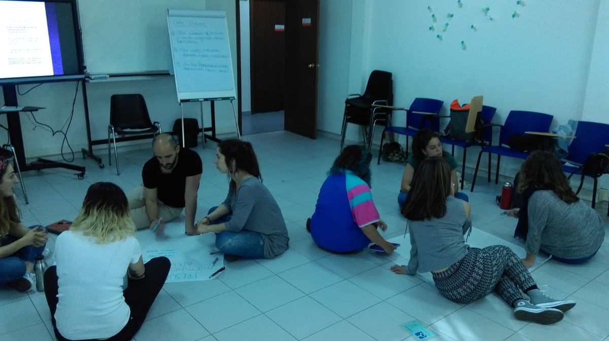 laldeasocial's tweet photo. Primera sesión del curso Metodologías y Técnicas de Acción Comunitaria y Participación en la Escuela Pública de Animación Sociocultural de Madrid. Ilusionadas con un súper grupo! https://t.co/WLZBq769fn