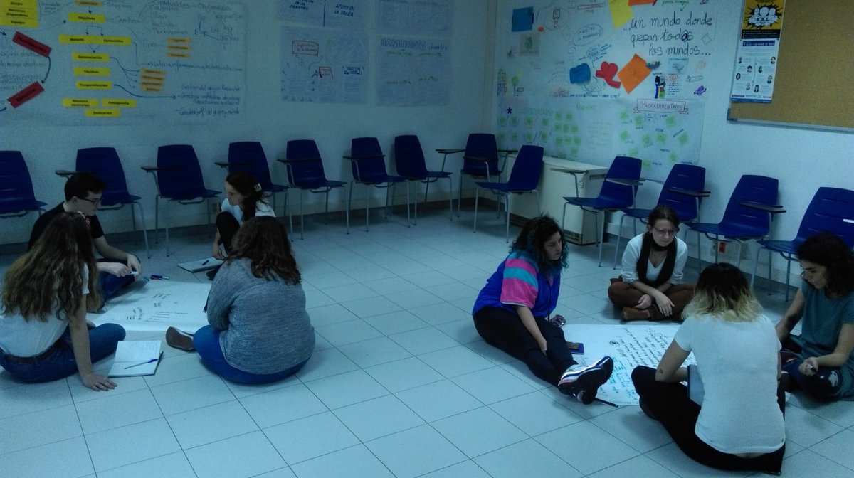 laldeasocial's tweet photo. Primera sesión del curso Metodologías y Técnicas de Acción Comunitaria y Participación en la Escuela Pública de Animación Sociocultural de Madrid. Ilusionadas con un súper grupo! https://t.co/WLZBq769fn