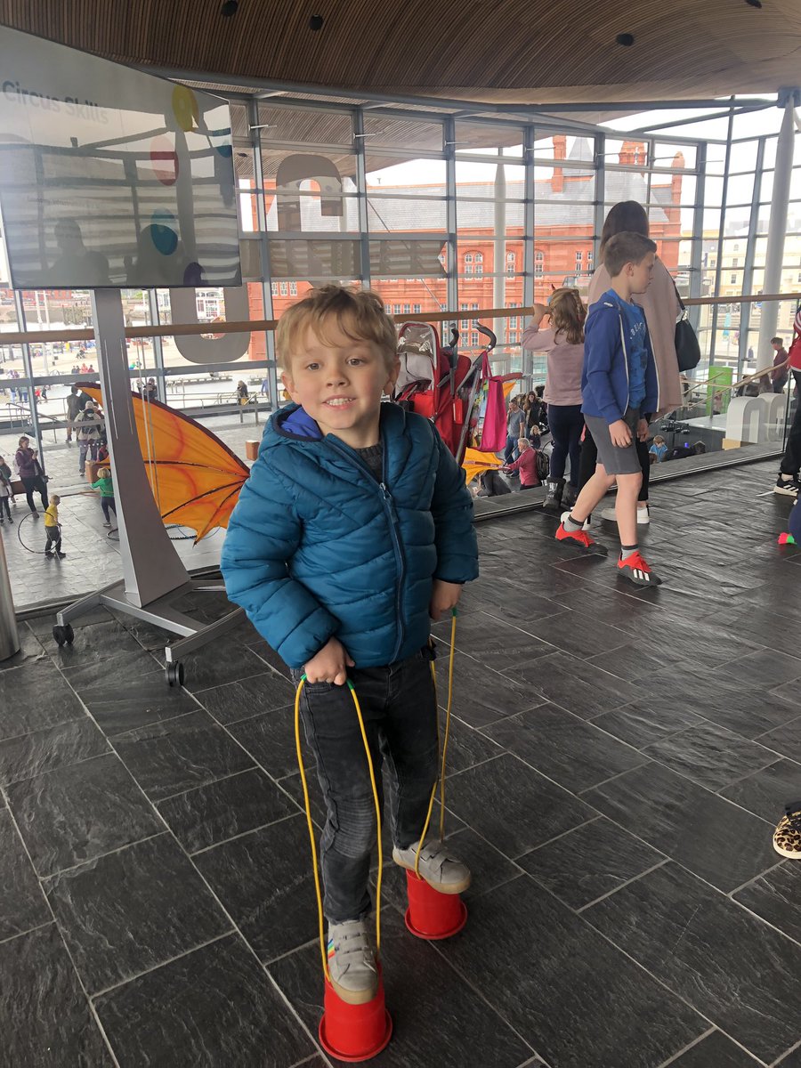 heleddfychan's tweet photo. Diwrnod gwych yn ein Senedd yn dathlu ugain mlynedd o ddatganoli. Ymlaen at annibyniaeth! #datganoli #Cymru https://t.co/APyIcSc0Iz