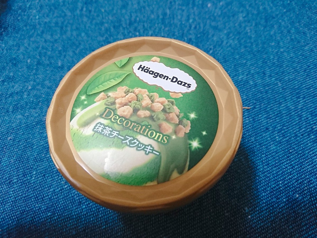 ricecake_cheese's tweet photo. ハーゲンダッツ
抹茶チーズクッキー
#みさもち食日記

この上の砕かれた抹茶クッキーとチーズクッキーのごりごり感がすごく好き♡
アイスよりにもクッキーに感動した笑
クッキー部分食べるために買ってもいいかも(๑•᎑•๑)
抹茶の苦味がちょうどよくてチーズとの相性も良い！ https://t.co/3ou5aVvPIF