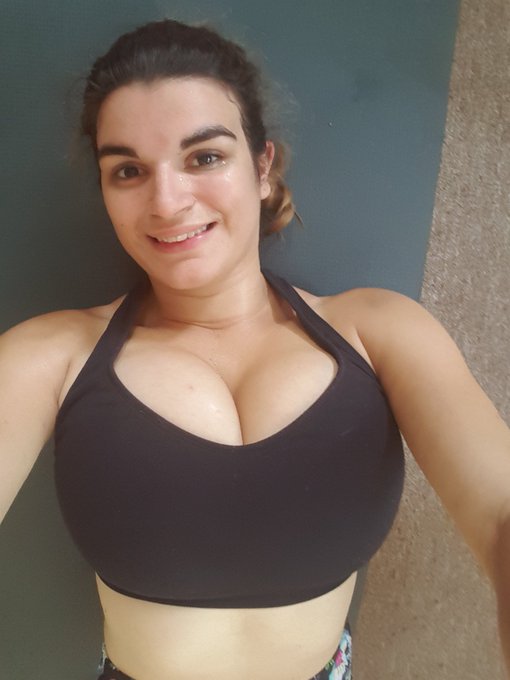 Got that post workout glow, back to Miami tonight 💪🛣🏖 https://t.co/kKUYAAPKti