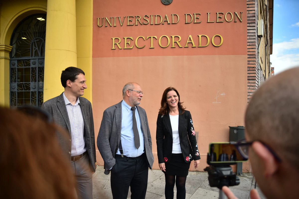 📸 Esta tarde <a href="/FranciscoIgea/">Francisco Igea Arisqueta</a> ha mantenido una reunión con el rector de <a href="/unileon/">Universidad de León</a> para escuchar sus necesidades, previamente ha atendido a los medios 📡