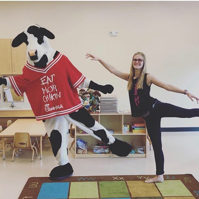 TippiToesDance's tweet photo. The @chickfila cow can really Mooove!  We welcome all shapes, sizes &amp; species @tippitoesdance!
#tippitoes #cheesyjokes #kidsdance #cows #chickfila #chickfilacow #preschooldance #hiphop #ballet #tap# jazz #strongcommunity #franchise #strongfamily #fun #ju… https://t.co/KXlSewSECq https://t.co/4pl6Ho4KsG