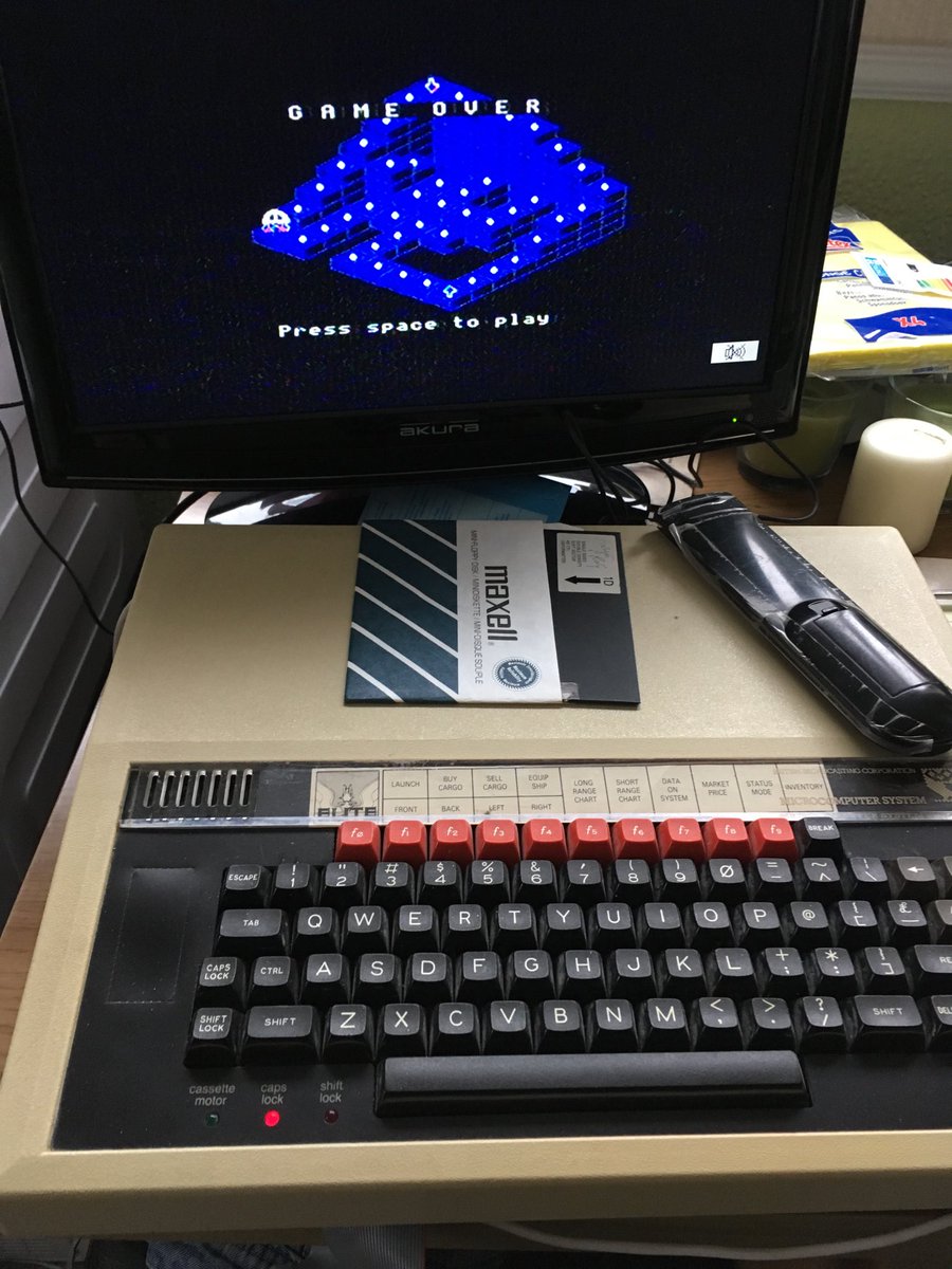 EmMarie_79's tweet image. My Dad has gone all #retro #BBCcomputer #floppydisk