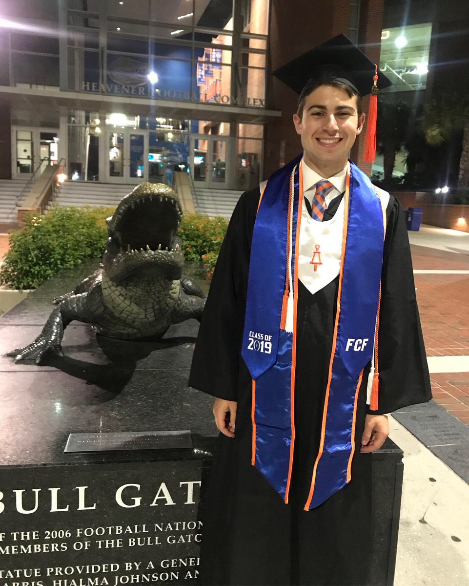FLClubFootball's tweet photo. 🎓Congratulations to our very own Adam Schwartz on Graduating!!!👨🏻‍🎓
Adam graduated with a degree in Chemical Engineering and will be starting medical school at USF Morsani College of Medicine this July. @AdamSchwartz628 
#GatorGrad #Classof2019 #GoGators https://t.co/onUx0z0cdK