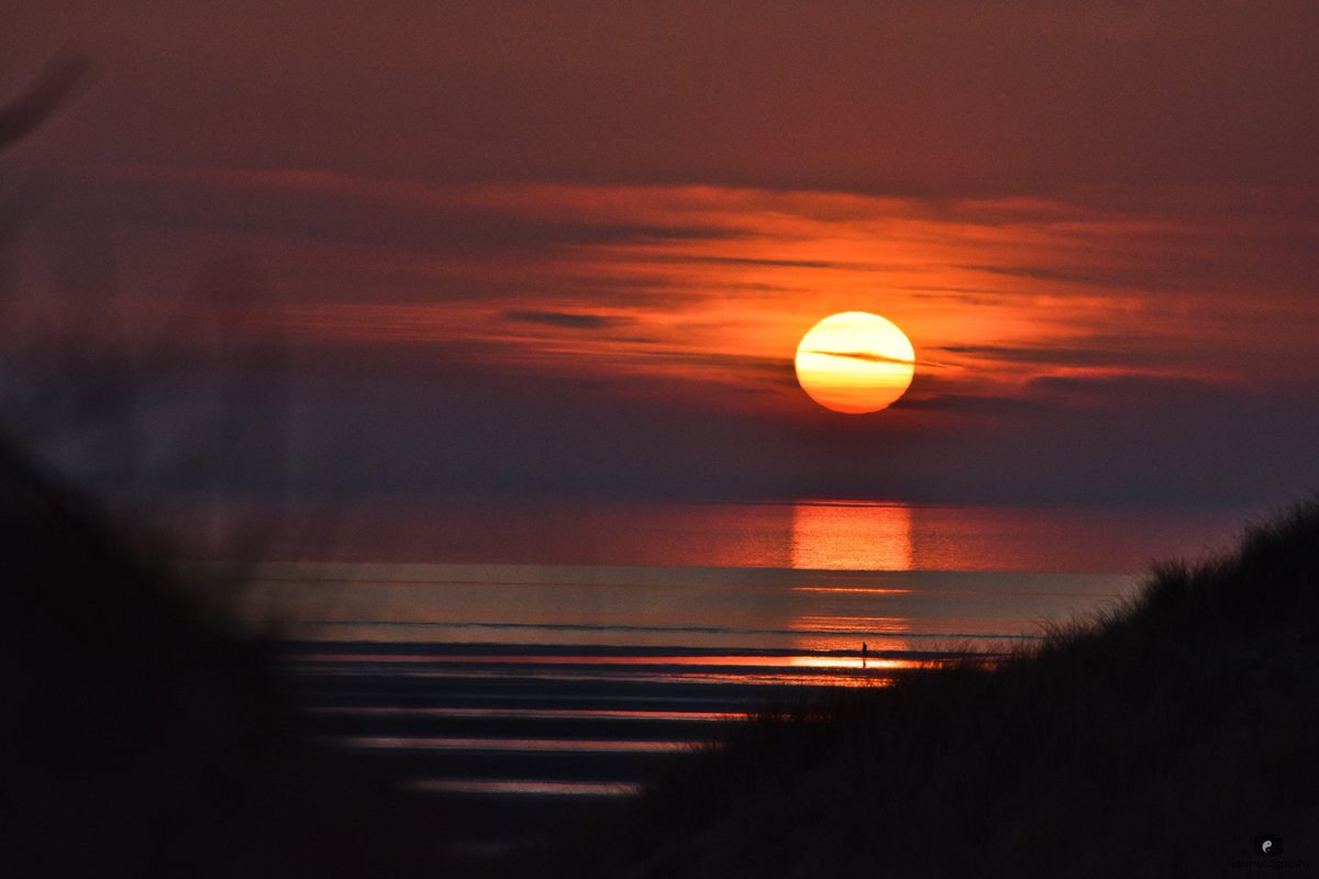 harmotography's tweet photo. Back to my roots shooting at the #beach this #BankHolidayWeekend 
@NTFormby @FormbyBubble @StormHour @itvweather @BBCWthrWatchers @nationaltrust #sunset #clouds #weather #northwest https://t.co/NY4LItoWuM