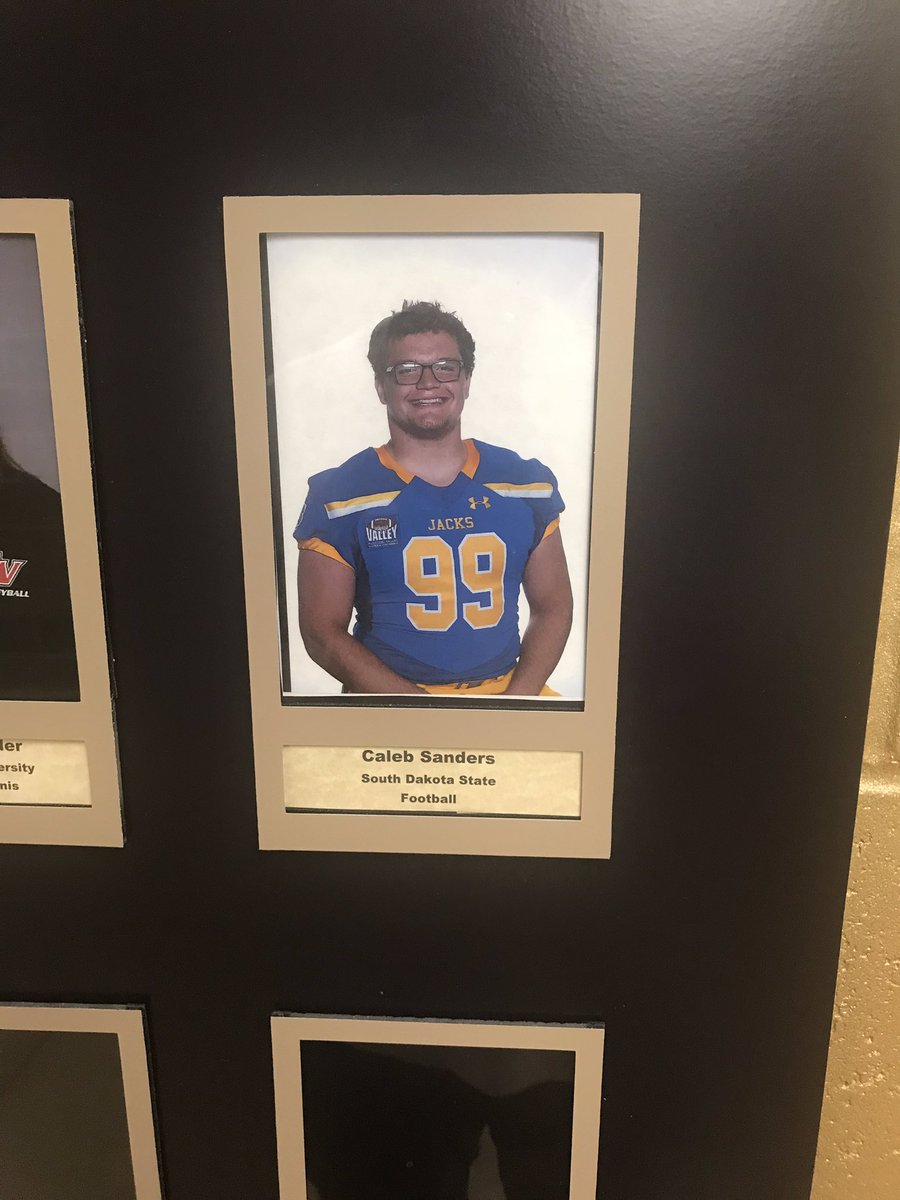 CoachSmith_9's tweet photo. Great stop at @GlenwoodRams high school and ran into an #Iowajack putting in work at the old stomping grounds. #chaingang #TwitterLessCaleb https://t.co/L6DCbRBeeR