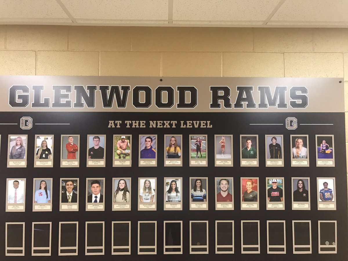 CoachSmith_9's tweet photo. Great stop at @GlenwoodRams high school and ran into an #Iowajack putting in work at the old stomping grounds. #chaingang #TwitterLessCaleb https://t.co/L6DCbRBeeR
