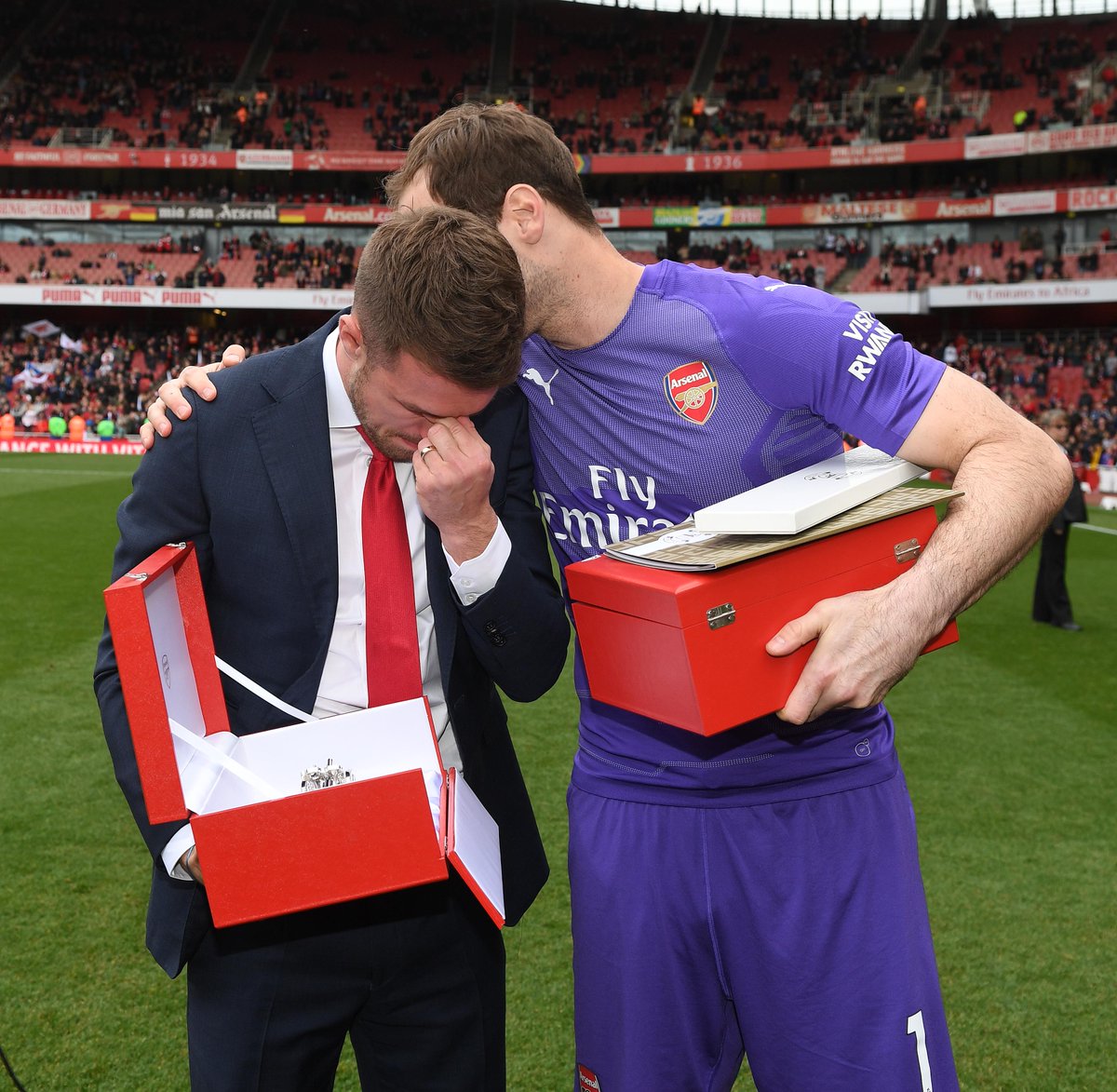Arsenal's tweet photo. ❤️ https://t.co/iIvPdeiW17