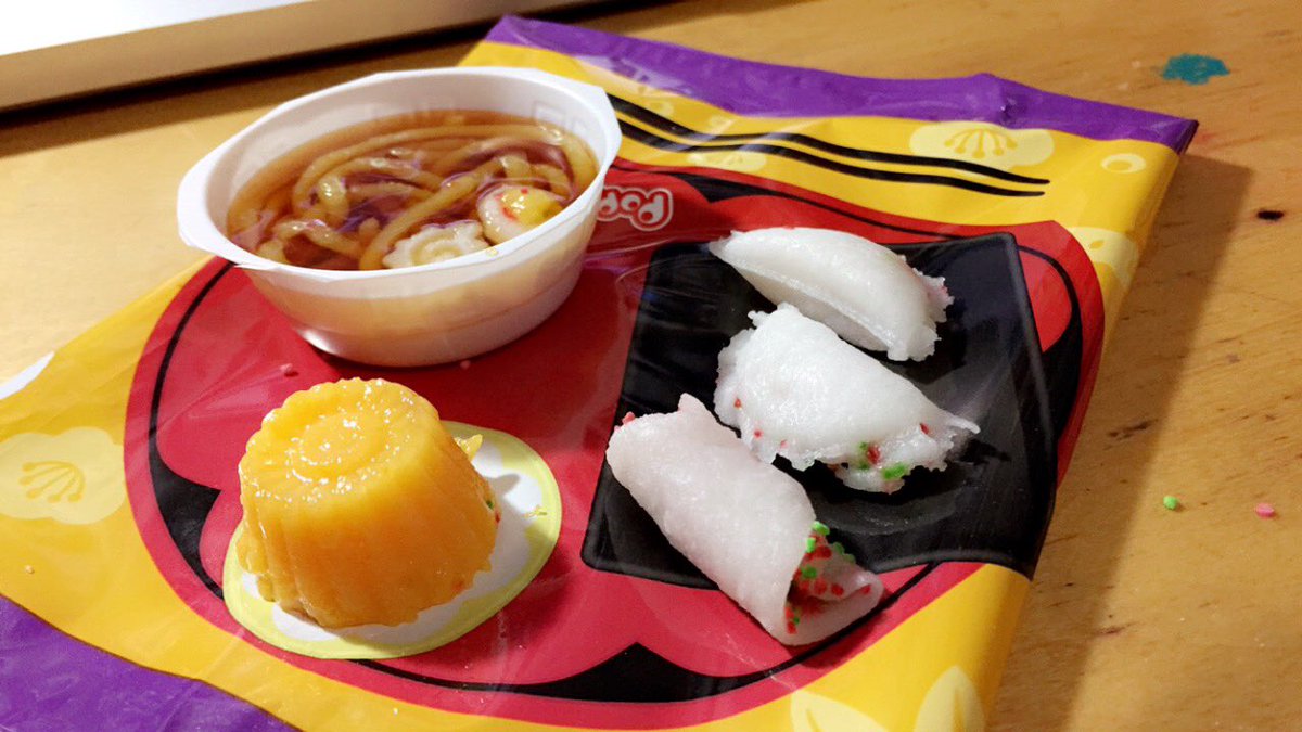 KingJellyphish's tweet photo. Not to shabby.... struggled a lot forming the dough, it’s so sticky and hard to work with . The flavors were decent, aside from the cola broth and ramen, not a big fan of the flat cola candy taste. I love how the pudding got a bit of a jiggle to it. #popincookin #candykit https://t.co/ov6o7JZvkq