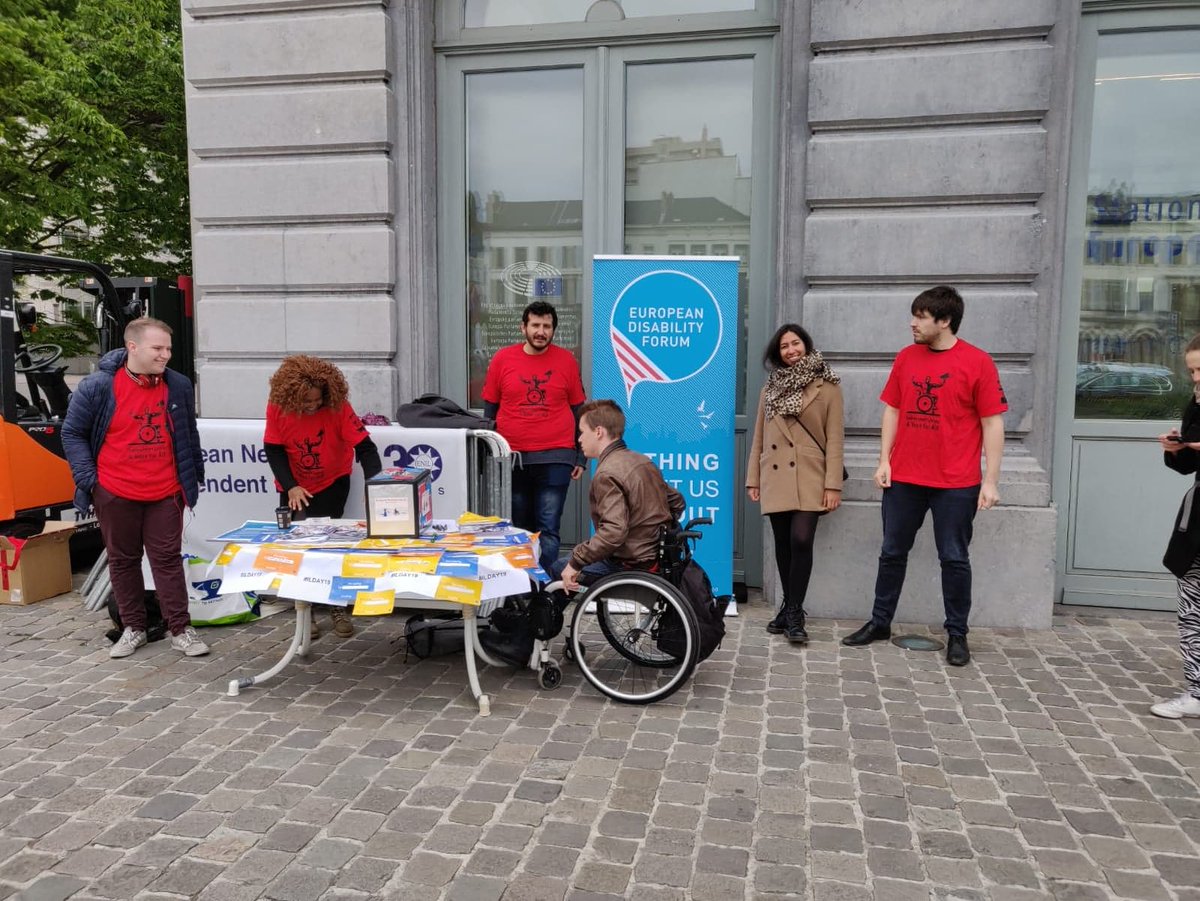 ENIL_EU's tweet photo. Our #ILDay19 action is over! We gave around 85 "This time I'm voting" cards, welcomed lots of guests & took many photos! Thanks to all of u who came, & to our friends from @MyEDF, @InclusionEurope, @MHESME and @EASPD_Brussels for the support!
More pics ➡️https://t.co/l0Cu9Zf9BW https://t.co/nniBsehUgg