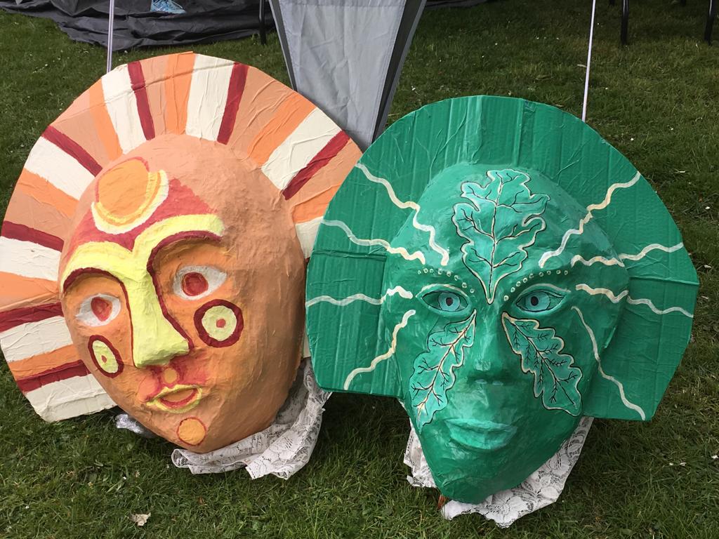 fgholland1's tweet photo. Excited to be part of the giant puppets at #buxtoncarnival this year. Great turn out today at #buxtonspringfair for mask making with @TwoLeftHands3. https://t.co/1oDsfxrUYv