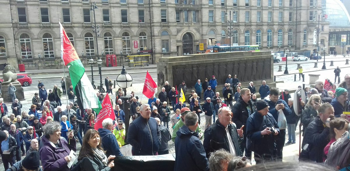 AdamMc_83's tweet photo. We didn't have last year's sunshine, but beautiful banners &amp; comrades brightened the day ✊ #MayDay #InternationalWorkersDay #SolidarityInDiversity #SolidarityWithSudan #DiaDelTrabajador #LiverpoolLeft @LiverpoolLeft @LiverMomentum @ClubMersey @LPLGBTNetwork @IUMemoria @WWLabour https://t.co/At4yMHPUXp