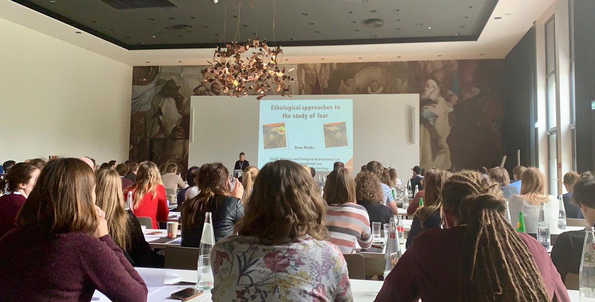 Many of our @EHP_Maastricht members enjoying the first #EMHFC2019 keynote by @DeanMobbs - ethological approaches to the study of human #Fear
@meuldersann @KaiKaros @MatPCGLourenco @JulianeTraxler