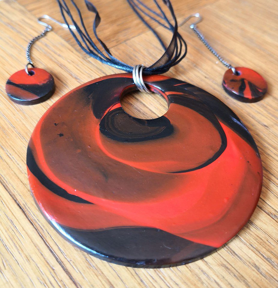 GedlingArtists's tweet photo. Christine from @TwistingSilver will be at our @OSNotts on 25th May.  Christine works with Silver, Copper and polymer clay to create jewellery, artwork &amp; sculptures.  Along with 10 other artists she will be demonstrating on the day. #artsandcrafts #jewellery #Nottingham #handmade https://t.co/50Q0XiQp3A
