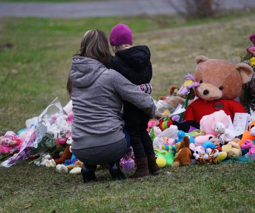 Yves Poirier (@poirieryvestva) on Twitter photo La mère de la petite martyre de Granby m’a contacté. Elle souhaite donner à un organisme les 1700 toutous déposés sur les lieux du drame et elle veut que les peluches soient redonnées à des familles. Si vous souhaitez l’aider, vous pouvez me contacter
Yves.poirier@tva.ca La mère de la petite martyre de Granby m’a contacté. Elle souhaite donner à un organisme les 1700 toutous déposés sur les lieux du drame et elle veut que les peluches soient redonnées à des familles. Si vous souhaitez l’aider, vous pouvez me contacter
Yves.poirier@tva.ca