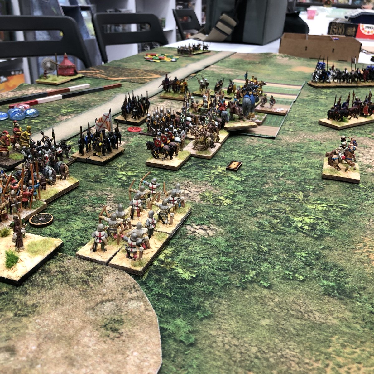 AlicanteGts's tweet image. Mañana por la tarde tenéis una cita con #ElArteDeLaGuerra en nuestra tienda. Pasad y aprender de esta maravilla de juego que semanalmente nos visita para jugar y enseñar a nuevos generales.
.
.
.
.
#gtsalicante #goblintrader #paintingminiatures