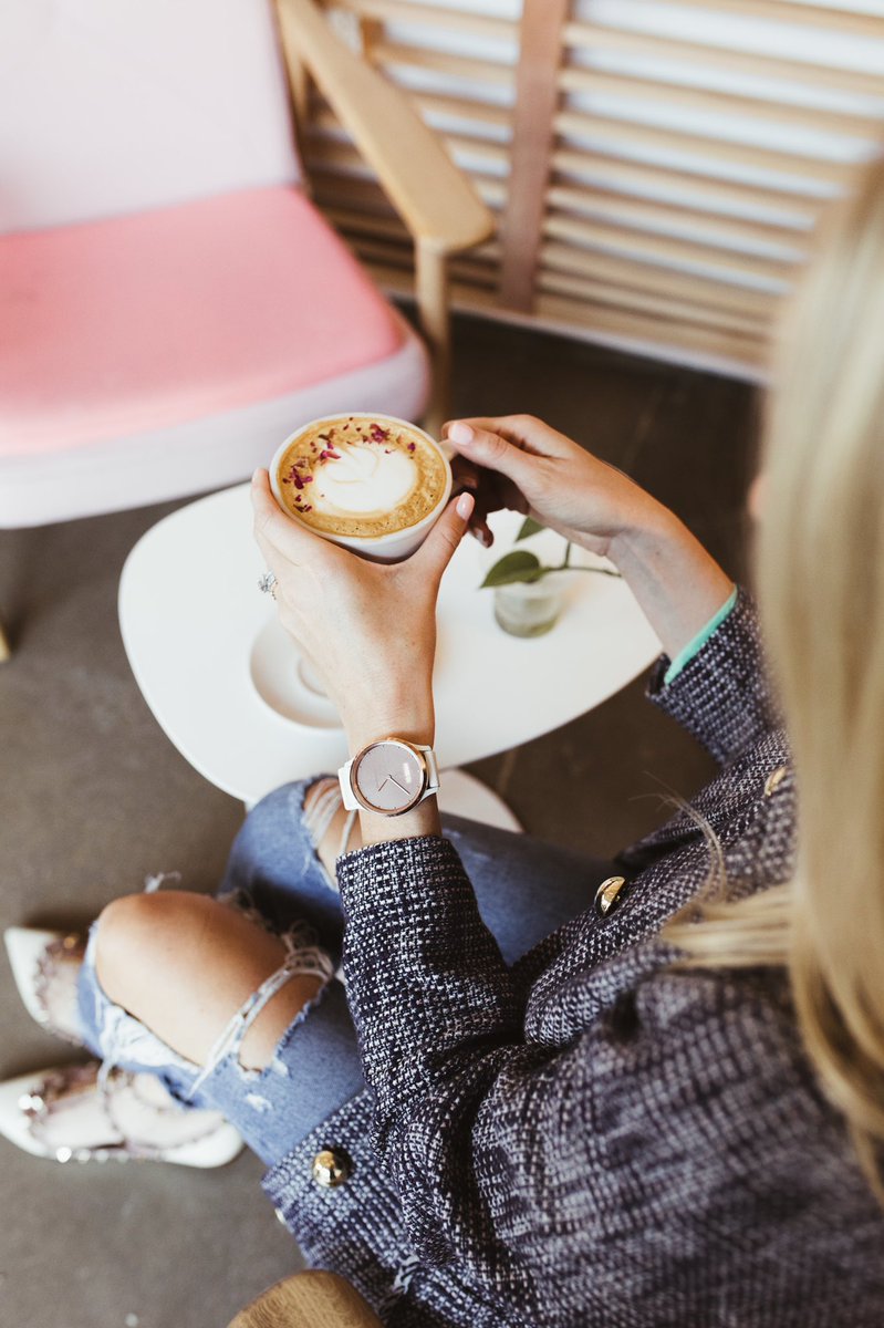 itisahollyday's tweet photo. Sharing the best Mothers Day gift with @Garmin on the blog today the #VivomoveHR smartwatch here https://t.co/6E2xrUsFUj I’m OBSESSED 💕 It’s currently $50 off just for Mother’s Day until 5/11 making this one $149.99 so grab it FAST! #garmin #sponsored https://t.co/iCJD3Czzep