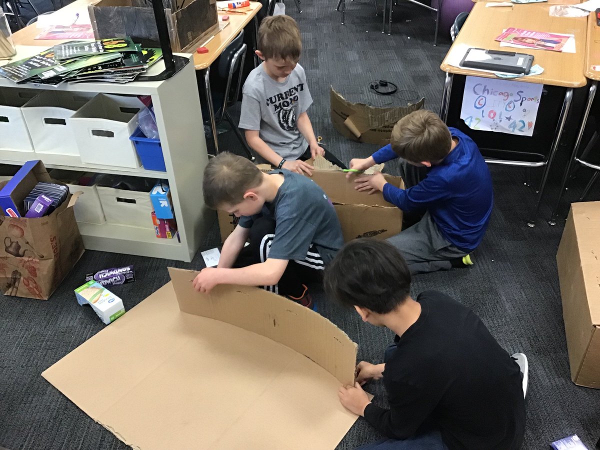 ethomp711's tweet photo. Building with cardboard was the focus of our student-led class today. Students enjoyed learning how to build castles and islands from a peer. #studentledclass #secondgrade #inspire96 #makers https://t.co/QxdIJkVDY2